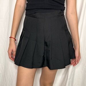 Elegant Black Women's Pleated Skirt